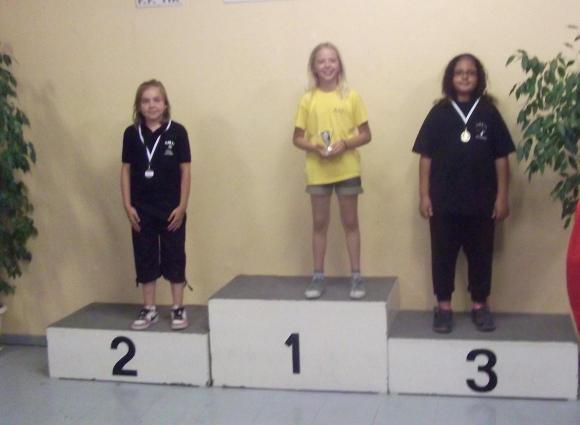 podium Poussines Championnat de Provence 2011.JPG